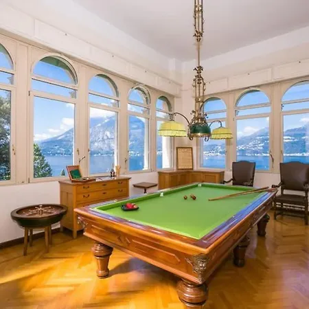Hotel Charming Lakefront In
