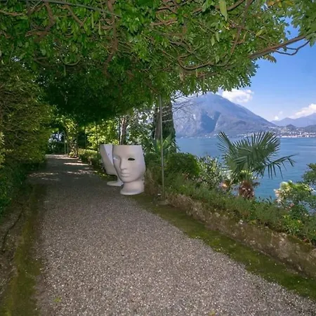 فندق Charming Lakefront In